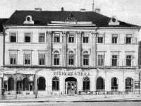 Trg bana Jelačića 1928. godine. 'Velika kvana' prije izgradnje hotela Milinov